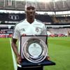 Atiba Hutchinson Beşiktaş'ta 200. maçına çıktı Atiba Hutchinson Beşiktaş'ta 200. maçına çıktı