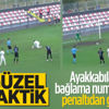 Ayakkabı bağlama taktiğiyle penaltıdan gol attı Ayakkabı bağlama taktiğiyle penaltıdan gol attı