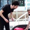 İyilik Akımı başlattılar, mendil satıcılarını sevindirdiler İyilik Akımı başlattılar, mendil satıcılarını sevindirdiler