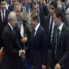 Başbakan Davutoğlu ve Kemal Kılıçdaroğlu tokalaştı Başbakan Davutoğlu ve Kemal Kılıçdaroğlu tokalaştı