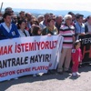 Termik karşıtları siyah çelenk bıraktı Termik karşıtları siyah çelenk bıraktı