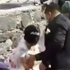Geline herkesin içinde tokat atan damat