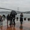 Ortaköy'de turist yoğunluğu! Yağmura rağmen İstanbul'un tadını çıkardılar