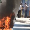 Alevler içerisinde kalan aracına son kez böyle baktı