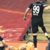 Aslan duvara çarptı Aslan duvara çarptı