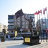 İzmir'de tartışma yaratan Atatürk heykeli İzmir'de tartışma yaratan Atatürk heykeli