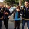 Kapkaçıları yakalayıp polise teslim ettiler Kapkaçıları yakalayıp polise teslim ettiler
