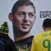 Sala'yı taşıyan uçaktaki ceset çıkarıldı Sala'yı taşıyan uçaktaki ceset çıkarıldı