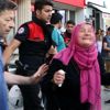 Oğluna uyuşturucu satan kişiyi bıçakladı Oğluna uyuşturucu satan kişiyi bıçakladı