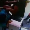 Kadın tuvalet görevlisini 3 kadın tekme tokat dövdü