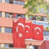 Konya’da Protestocular Hdp İl Binasına Türk Bayrağı Astı