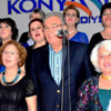 Baykal kadınlarla şarkı söyledi Baykal kadınlarla şarkı söyledi