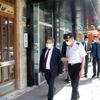Maskesiz telefonla konuşan şahıs, polise kimlik vermemek ...