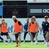 Gökhan ve Robin van Persie takımdan ayrı çalıştı