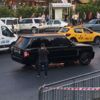 Şişli’de seyir halindeki lüks araca silahlı saldırı düzenlendi
