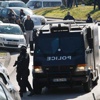 Fransa'da kalaşnikoflu saldırganlar, polisle çatışıyor