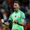 Muslera: Garry Rodrigues'in birebirde eksiltemeyeceği bir oyuncu yok Muslera: Garry Rodrigues'in birebirde eksiltemeyeceği bir oyuncu yok