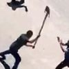Afyonkarahisar'da hareketli dakikalar! Ambulansa taş atıp polisin başına kürekle vurdu Afyonkarahisar'da hareketli dakikalar! Ambulansa taş atıp polisin başına kürekle vurdu
