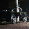 Feci kaza! Elektrik direğine çarpan otomobilin sürücüsü kurtarılamadı