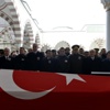 Mahir Kaynak'ın cenazesinde esrarengiz çelenk