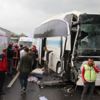 TEM'de otobüs tıra çarptı: 7 yaralı