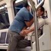Ankara metrosundaki şarkı kavgası sosyal medyayı ikiye böldü Ankara metrosundaki şarkı kavgası sosyal medyayı ikiye böldü