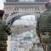 Paris'te bomba paniği