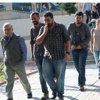 Mersin'de Erdoğan'a hakaret iddiasıyla 13 kişi gözaltına alındı Mersin'de Erdoğan'a hakaret iddiasıyla 13 kişi gözaltına alındı