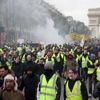 Paris sokakları karıştı! Bir eylemcinin eli koptu Paris sokakları karıştı! Bir eylemcinin eli koptu