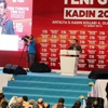 Başbakan Davutoğlu'nu kadınlar korudu Başbakan Davutoğlu'nu kadınlar korudu