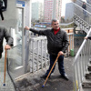 Yürüme engellinin metrobüs çilesi Yürüme engellinin metrobüs çilesi