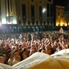 Gürcistan’da parlamento binası önünde büyük protesto