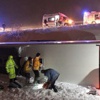 Erzincan'da yolcu otobüsü şarampole devrildi Erzincan'da yolcu otobüsü şarampole devrildi