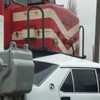 Yolcu treni arabaya çarptı