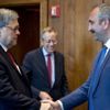 Bakan Gül, ABD'de FETÖ elebaşının iade sürecini görüştü Bakan Gül, ABD'de FETÖ elebaşının iade sürecini görüştü