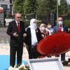 Cumhurbaşkanı Erdoğan şehitler anıtına çelenk bıraktı