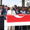 Şehit askerler son yolculuklarına uğurlandı Şehit askerler son yolculuklarına uğurlandı