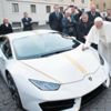 Papa'dan satılık Lamborghini