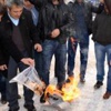 Kızgın esnaf Cumhuriyet gazetesi yaktı