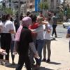 Sınav sonrası çocuklarına sarılan velilerden valiye 'kızmayın' çağrısı Sınav sonrası çocuklarına sarılan velilerden valiye 'kızmayın' çağrısı