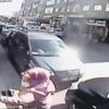 Ümraniye'de otobüse alınmayan kadın önce aracı yumrukladı, sonra kırmızıya boyadı Ümraniye'de otobüse alınmayan kadın önce aracı yumrukladı, sonra kırmızıya boyadı