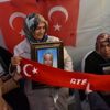 Diyarbakır'daki evlat nöbetindeki ailelerden Başkan Erdoğan ve Devlet Bahçeli'ye hediye