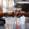 Yumruk tokuşturmada koronavirüs riski Yumruk tokuşturmada koronavirüs riski