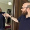 Camı kırıp gardıroba saplandığını görünce şoke oldular