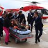Çatıdan düşerek yaralanan köylüye, ambulans helikopterle sevk Çatıdan düşerek yaralanan köylüye, ambulans helikopterle sevk