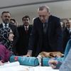 Cumhurbaşkanı Erdoğan'dan Millet Kıraathanesine ziyaret