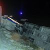 Kaza ihbarına giden jandarma devriyesi şarampole devrildi. TIR jandarma aracı ve otomobile çarptı