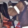 Otomobilin içine sıkışanları itfaiye kurtardı Otomobilin içine sıkışanları itfaiye kurtardı