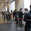 Efsane Cuma virüsü unutturdu, sosyal mesafesiz indirim kuyruğu Efsane Cuma virüsü unutturdu, sosyal mesafesiz indirim kuyruğu