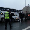 TEM’de 4 araç birbirine girdi trafik durdu TEM’de 4 araç birbirine girdi trafik durdu